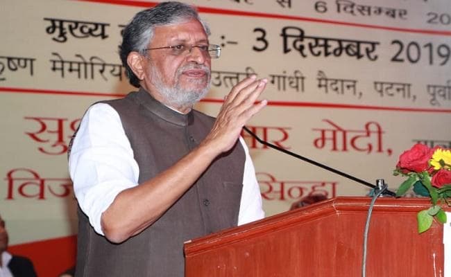 बिहार : डिप्टी सीएम सुशील मोदी ने बटन दबा कर भेजा 2.64 लाख श्रमिकों के खाते में 112 करोड़