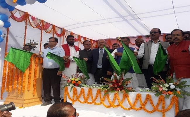 झंझारपुर-मंडन मिश्र हॉल्ट रेलखंड पर शुरू हुआ ट्रेनों का परिचालन