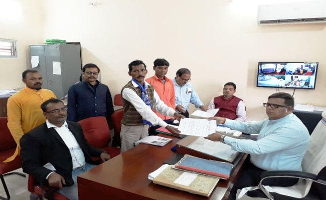 साहिबगंज : 5वें चरण के नामांकन के आखिरी दिन राजमहल, बोरियो, बरहेट में 54 उम्मीदवारों ने भरा पर्चा