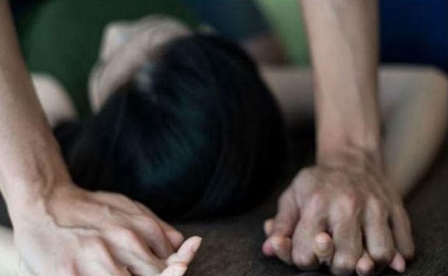 SHOCKING: 70 साल की महिला का 27 साल के शराबी पड़ोसी ने किया रेप