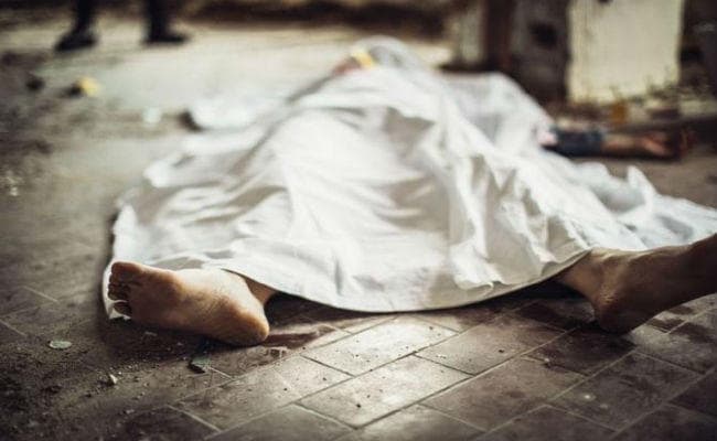पांच दिन से मृत बड़े भाई के शव के साथ घर में थी बहन