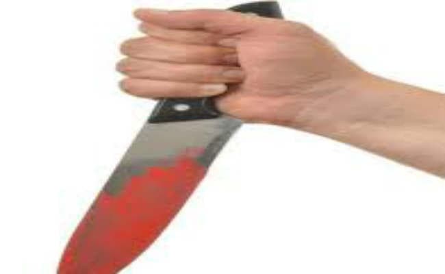 जमीन के विवाद में दो बहनों को मारा चाकू, जख्मी