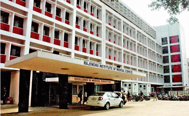 रांची : रिम्स में सिर्फ नाम का चल रहा है सुपर स्पेशियालिटी क्लिनिक, बिना विशेषज्ञता के मरीजों को परामर्श दे रहे डॉक्टर