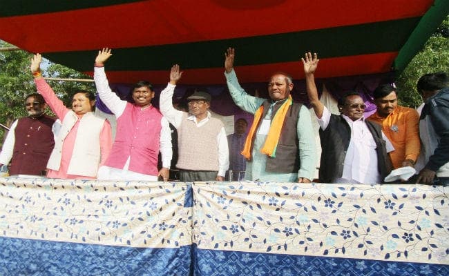 कुचाई में केंद्रीय मंत्री अर्जुन मुंडा ने भाजपा प्रत्याशी जवाहर बानरा के पक्ष में किया चुनावी सभा