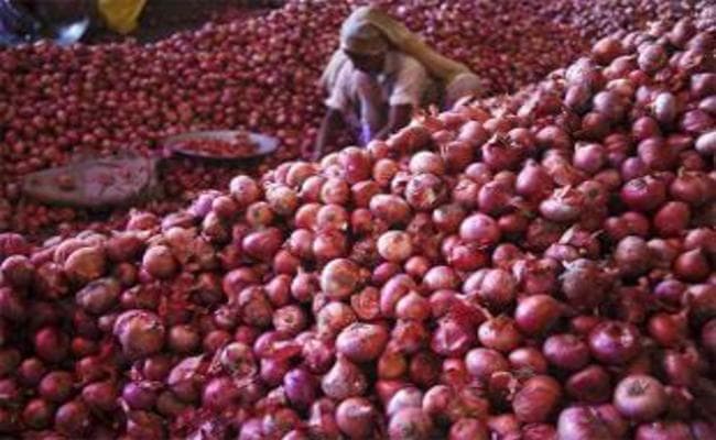 रुला रहा है प्याज, जानें कब तक राहत मिलने की है उम्मीद