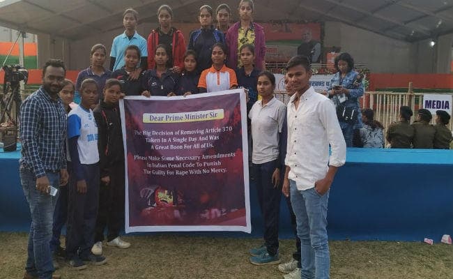 छात्राओं ने एक स्वर में की मांग- दुष्‍कर्म के दोषी बख्‍शे ना जाएं, बनाया जाए कठोर कानून