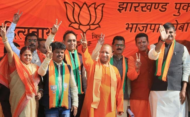 खनिज संपन्न झारखंड को लूटने के लिए कांग्रेस, झामुमो और राजद ने किया गठबंधन : योगी