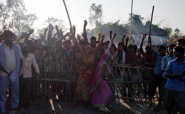 साइड देने में देर हुई तो बदमाशों ने टमटम चालक के सीने में मारी गोली, मौत के बाद बवाल