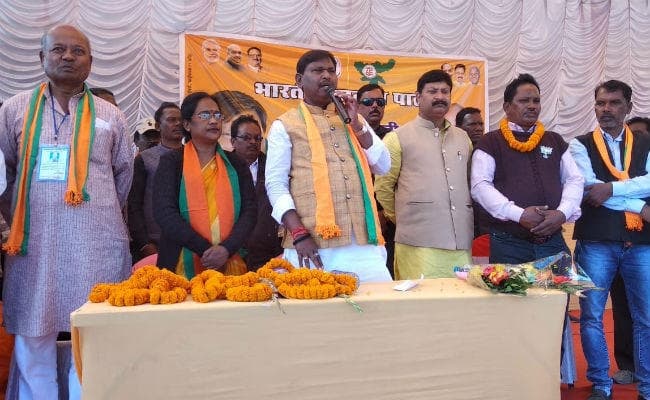 खूंटपानी : अर्जुन मुंडा ने भाजपा प्रत्याशी के पक्ष में की चुनावी सभा, कहा- जंगलों में रह रहे लोगों को मिलेगा जमीन का पट्टा