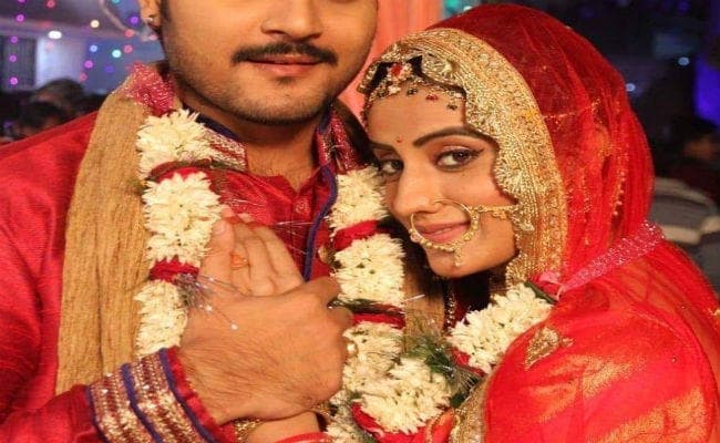 WHATT: पवन सिंह संग विवादों में रहीं अक्षरा सिंह ने रचा ली शादी? फेरों का वीडियो हो रहा VIRAL