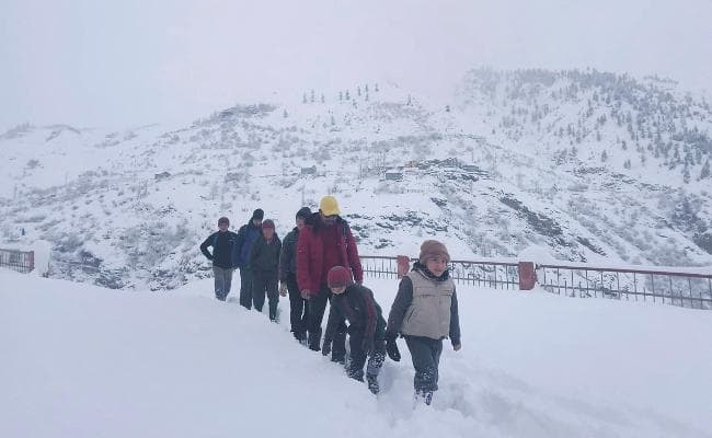 उत्तर भारत में ठंड का कहर, कई स्थानों पर तापमान सामान्य से कम