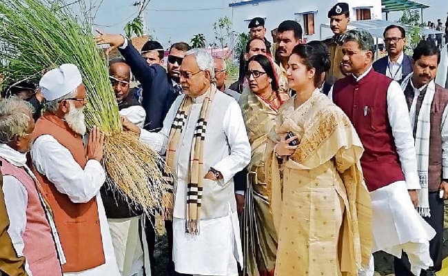 सीवान : तालाबों व पौधारोपण देख अभिभूत हुए सीएम नीतीश कुमार