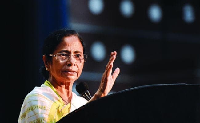 केंद्र की नीतियों से चरमरायी अर्थव्यवस्था : ममता