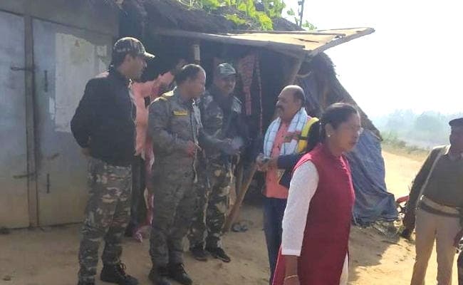 झारखंड विधानसभा चुनाव : घाटशिला में पैसे बांट रहे थे आजसू नेता, पुलिस ने 3 लोगों को लिया हिरासत में