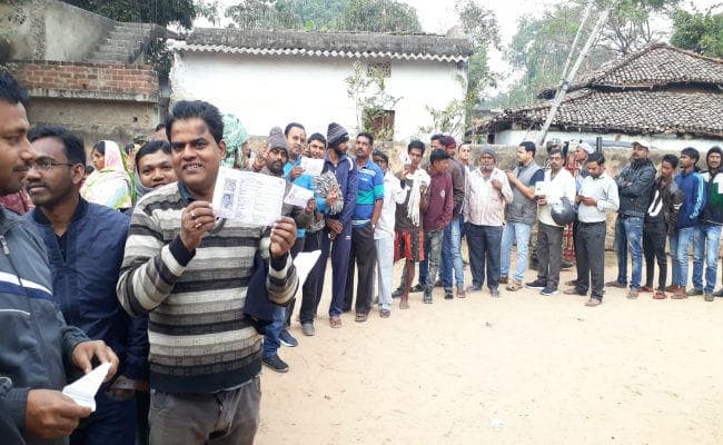 सिमडेगा विधानसभा क्षेत्र में 64.74 और कोलेबिरा विधानसभा में 65.48 फीसदी हुआ मतदान