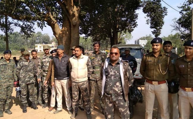 सिमडेगा : कल जहां बंदूक का जोर था, आज वहां ईवीएम का शोर दिखा