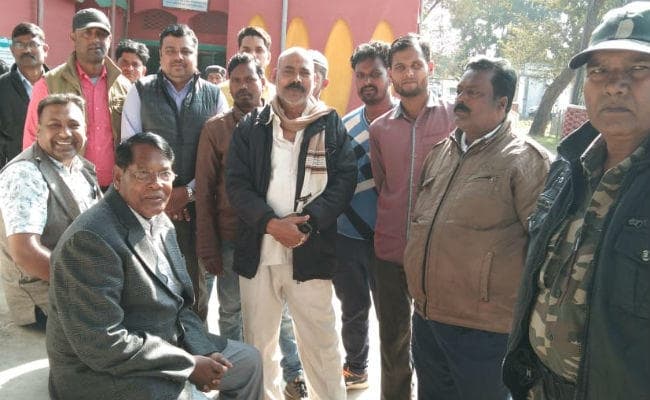 सिसई : बघनी कांड पर कांग्रेस के प्रदेश अध्यक्ष डॉ रामेश्वर ने कहा : यह प्रजातंत्र है, पुलिस का शासन नहीं