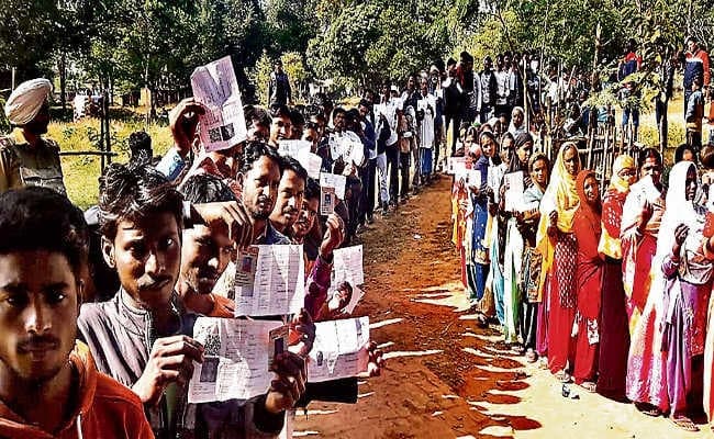 बेड़ो : ठंड में भी नहीं डिगा वोटरों का उत्साह