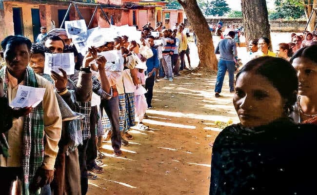 सुबह रहा धीमा, नौ बजे के बाद बढ़ा मतदान प्रतिशत