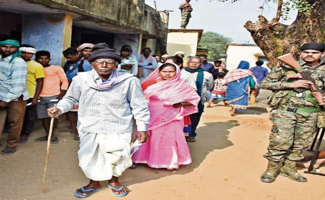 तमाड़ : नक्सल प्रभावित अड़की में विकास के नाम पर हुई वोटिंग