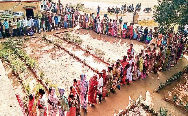 घाटशिला : ग्रामीण क्षेत्र के वोटरों ने दिखाया उत्साह