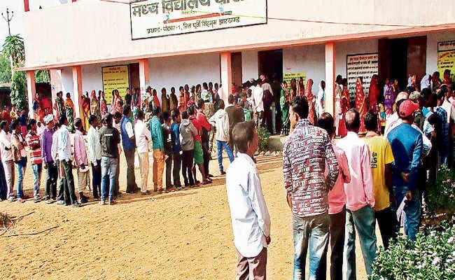 पोटका : सुबह से ही लग गयी थी वोटरों की लंबी कतार