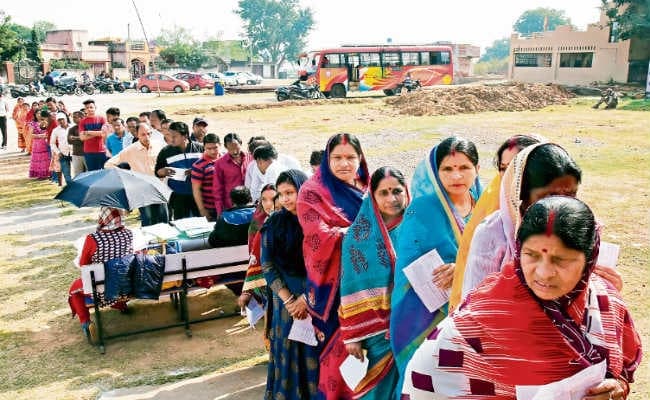 लगी लंबी कतारें, पर मतदान रहा सामान्य
