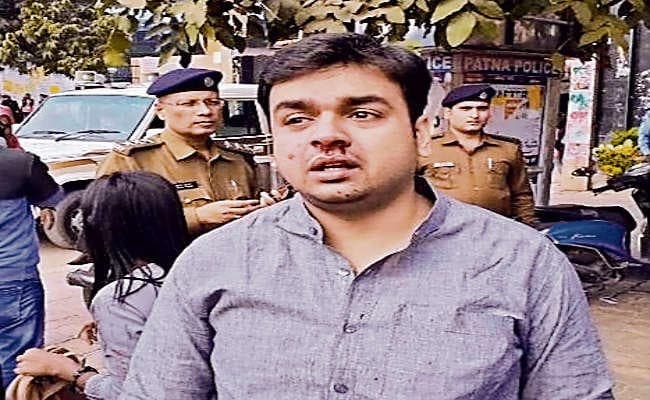 आपस में भिड़े दो छात्र नेता