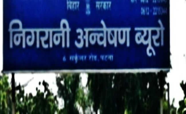 मुजफ्फरपुर के सब रजिस्ट्रार के यहां छापे, 38.50 लाख कैश जब्त