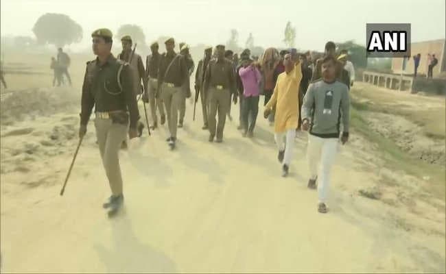 उन्नाव मामलाः  प्रशासन से आश्वासन मिलने के बाद अंतिम संस्कार की प्रक्रिया पूरी कर दफनाया गया पीड़िता का शव