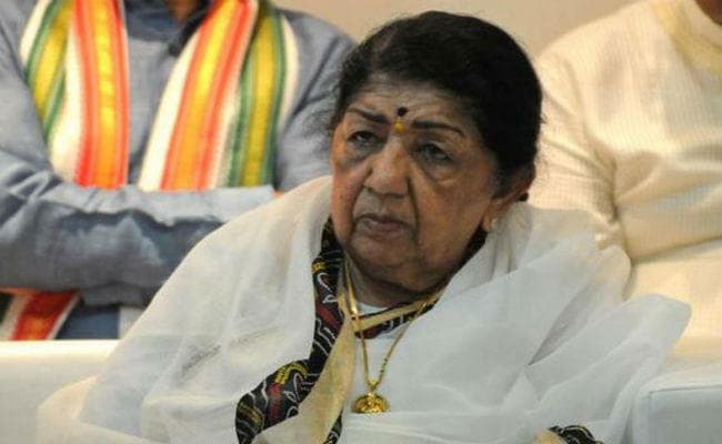 लता मंगेशकर 28 दिनों बाद अस्पताल से घर लौटीं, शुभचिंतकों को दिया धन्यवाद