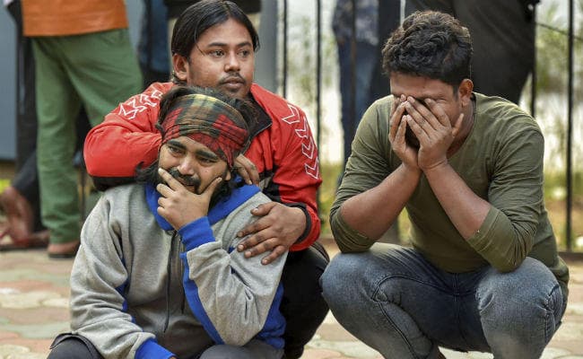 दिल्ली अग्निकांड : जिंदा बचे व्यक्ति ने बतायी खौफनाक हादसे की दास्तां, सुन कर कांप उठेगी रूह