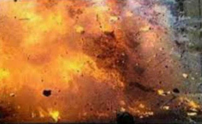 पाकुड़ : दल का झंडा लगाने के विवाद में बमबाजी, आठ पर केस