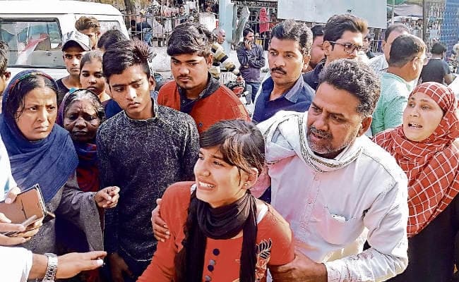 सीवान स्टेशन पर ट्रेन का इंतजार कर रहे यात्री की गोली मार हत्या