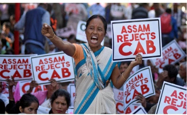 नागरिकता संशोधन विधेयक को लेकर संसद से सड़क तक संग्राम, जमकर विरोध प्रदर्शन