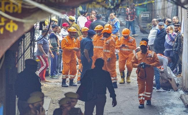 दिल्ली अग्निकांड : बिहार के रहने वाले मृत किशोर का शव मुर्दाघर में मिला