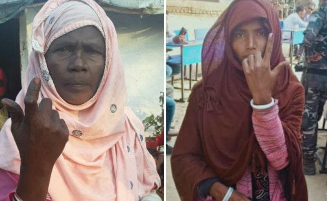 सिसई : घर में कुरानखानी चल रही थी, आंखों में आंसू लिए जिलानी की मां व पत्नी पहुंचे वोट देने