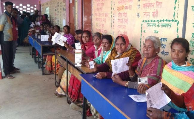 सिसई विधानसभा : मतदान करने में महिला वोटर आगे, पुरुष 1.39 प्रतिशत पीछे