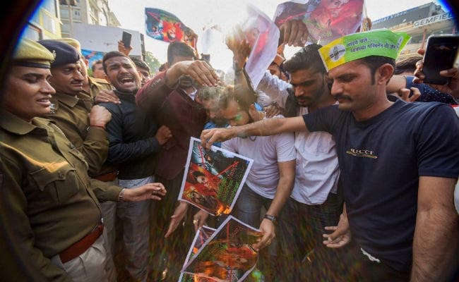 जयपुर के कई सिनेमाघरों से हटी ‘पानीपत'', जानें वजह