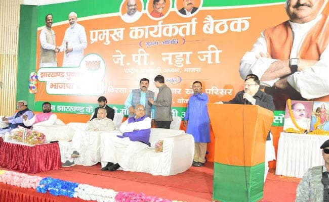 बोकारो पहुंचे जेपी नड्डा, कार्यकर्ताओं के साथ की बैठक