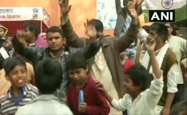 नागरिकता विधेयकः दिल्ली में रह रहे हिंदू शरणार्थियों में खुशी  की लहर, जमकर कर रहे हैं डांस, देखें Video