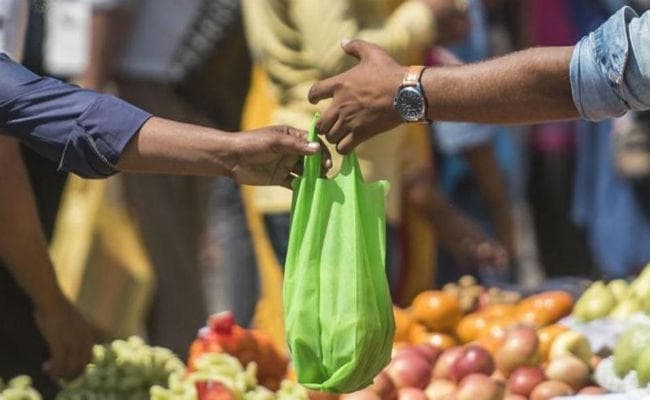 ” प्लास्टिक कैरी बैग का करेंगे इस्तेमाल, तो जुर्माना “