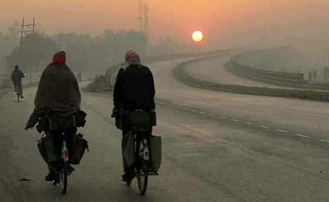 न्यूनतम तापमान पहुंचा 12 डिग्री सेल्सियस, बढ़ी ठंड