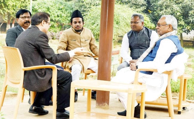 AMU किशनगंज सेंटर के निदेशक ने की मुख्यमंत्री से मुलाकात, नीतीश कुमार बोले- सरकार देगी हरसंभव मदद