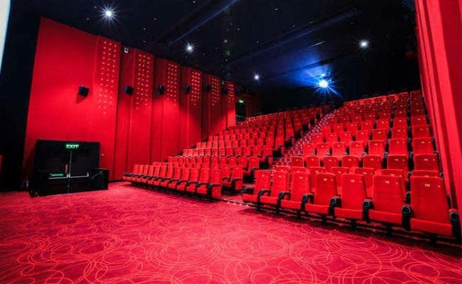 ''मल्टीप्लेक्स और थियेटरों में बाहर से खाने-पीने की चीज ले जाने से नहीं रोकता है कोई कानून''