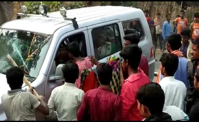 बिहार में मंत्री के काफिले पर हमला, पुलिस ने भीड़ पर काबू पाने के लिए की हवाई फायरिंग