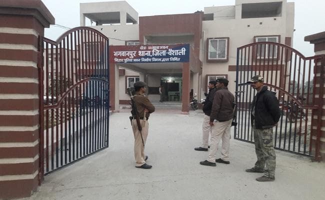 बिहार : भगवानपुर में हथियार के बल पर 2.30 लाख की लूट