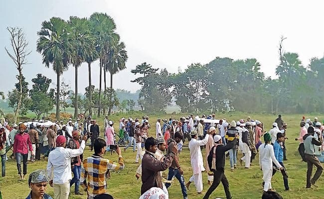 दिल्ली अग्निकांड : समस्तीपुर के ब्रह्मपुरा में एक साथ दफनाये गये 11 शव, पूरा गांव रोया