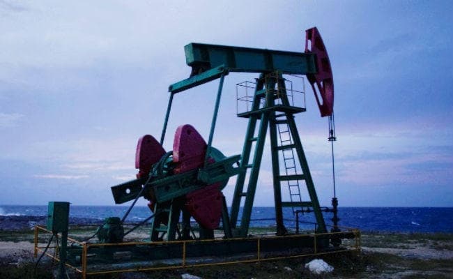 IEA ने कहा, ओपेक और सहयोगी देशों की क्रूड ऑयल प्रोडक्शन में कटौती के बावजूद बाजार में असंतुलन