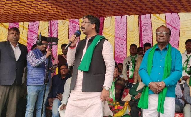 साहिबगंज में हेमंत की चुनावी सभा, बोले- देश में बेरोजगारी, भुखमरी और बलात्कारी की संख्या बढ़ी